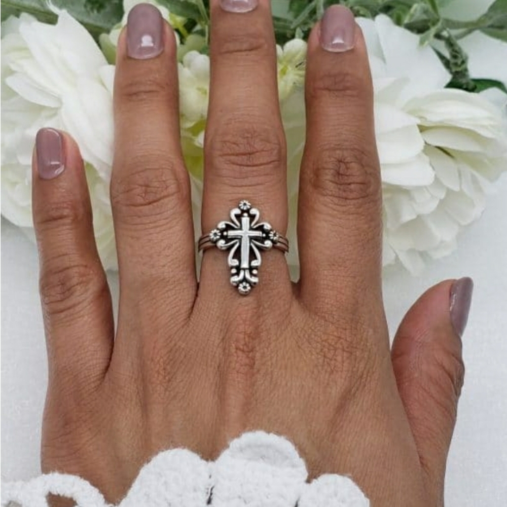 🥰 🥰VINTAGE CROSS STERLING SILVER RING - Picture 3 of 4